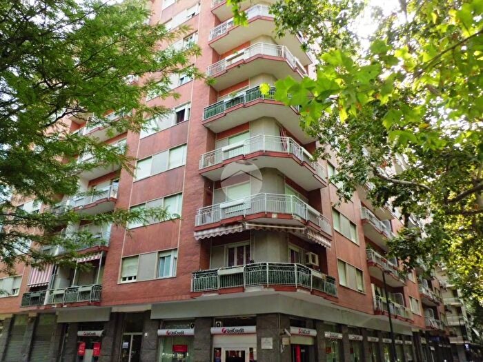 Appartamento con 5 locali in vendita in Piazza Teresa Confalonieri, Torino