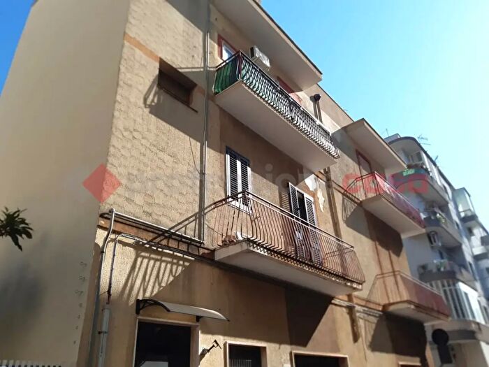 Appartamento trilocale in vendita in Via Livio Andronico, Brindisi