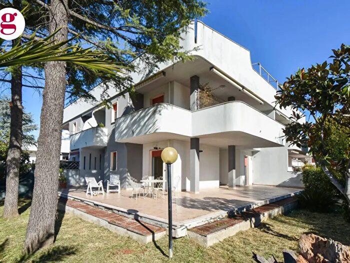 Appartamento quadrilocale in vendita in Strada Statale Sud, Vasto