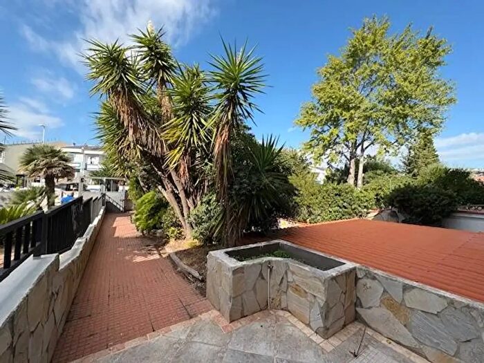 Casa con 9 locali in vendita in Via Telesio, Cagliari