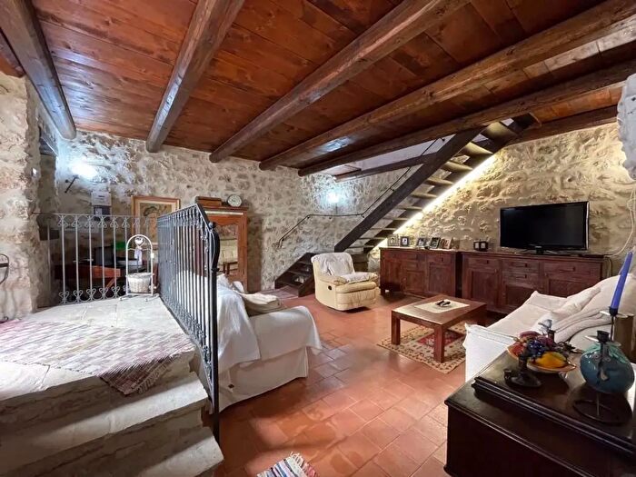 Casa quadrilocale in vendita in Via dei Cappuccini Snc, Ofena