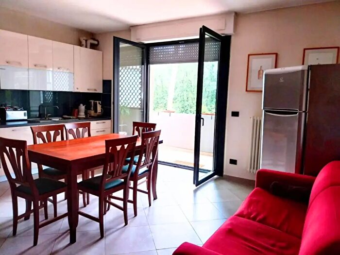 Appartamento trilocale in affitto in Camaiore