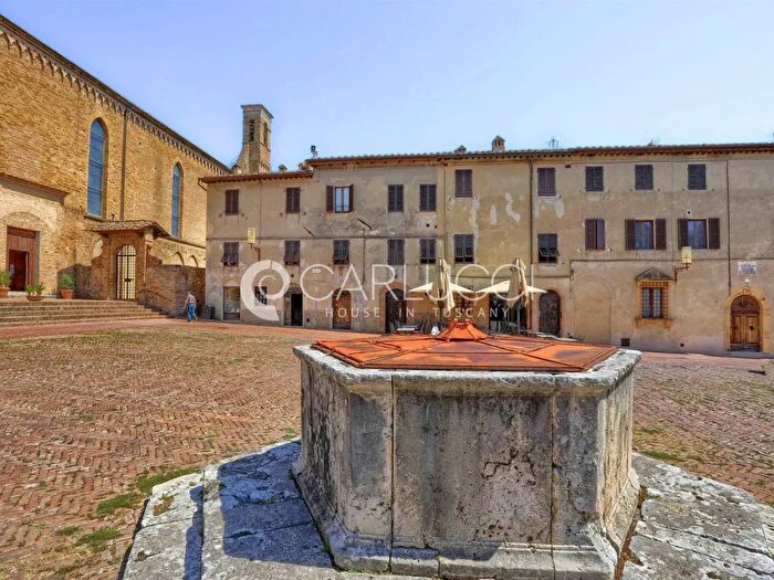 Appartamento trilocale in vendita in Piazza Sant'Agostino, San Gimignano