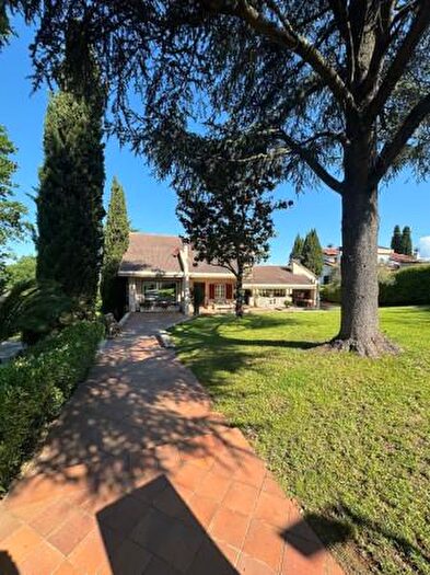 Casa con 6 locali in vendita in Frosinone