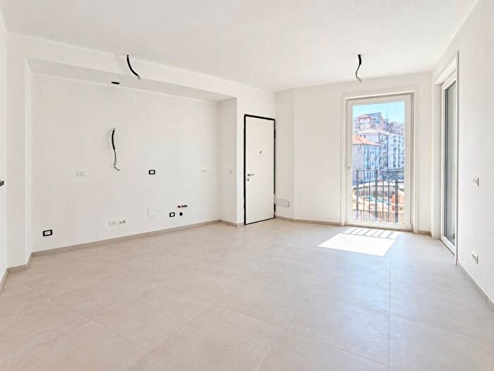 Appartamento trilocale in vendita in Via Alfredo Soffredini, Villa San Giovanni, Milano