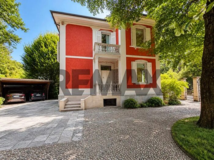Casa trilocale in vendita in Viale Ippodromo, Varese