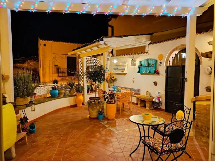 Casa con 5 locali in vendita in Noto