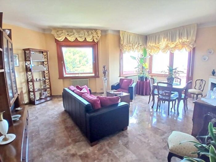 Appartamento con 5 locali in affitto in Adriatico, Ancona