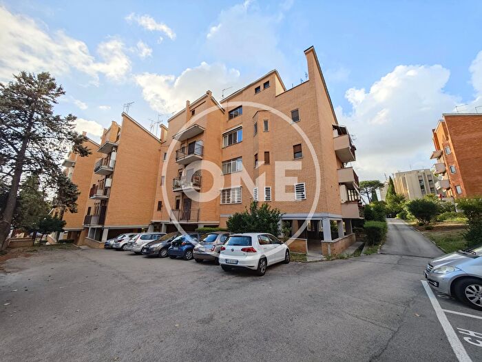 Appartamento quadrilocale in vendita in Via Varrone, Pomezia