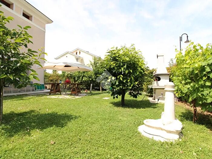 Appartamento trilocale in vendita in Via E Peron, Jesolo