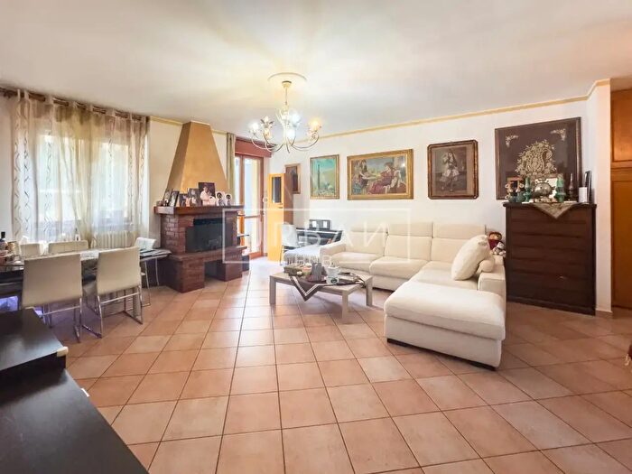 Appartamento con 5 locali in vendita in Via Pavan, Forli'