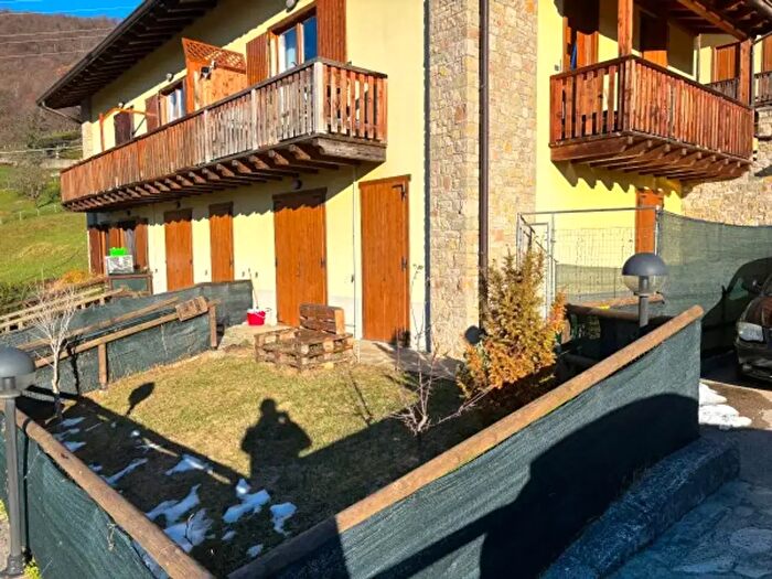 Appartamento bilocale in vendita in Via Catabione, Gazzaniga