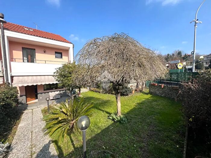 Casa trilocale in vendita in Via Monte Cervino, Malnate