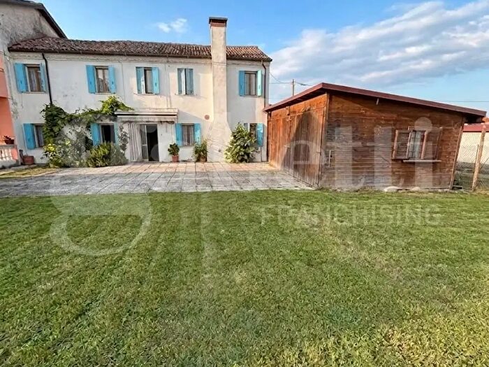 Casa con 7 locali in vendita in Lama Pezzoli Via Piave, Ceregnano