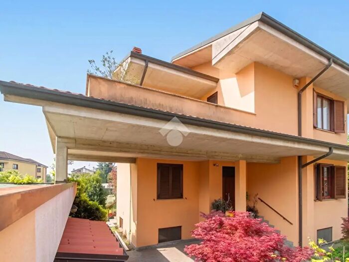 Casa quadrilocale in vendita in Via Lecco, Agrate Brianza