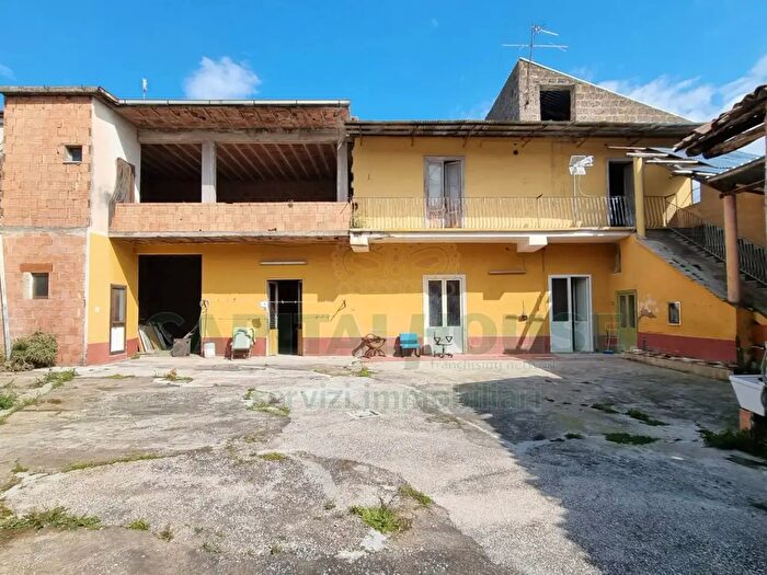 Casa con 6 locali in vendita in Macerata Campania