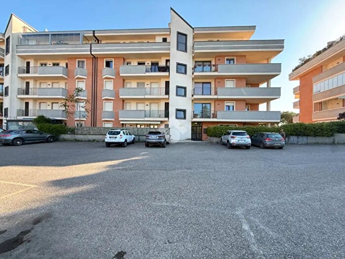 Appartamento con 5 locali in vendita in Via della Pila, Viterbo