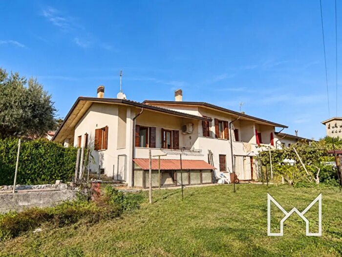 Casa con 6 locali in vendita in Pieve del Grappa