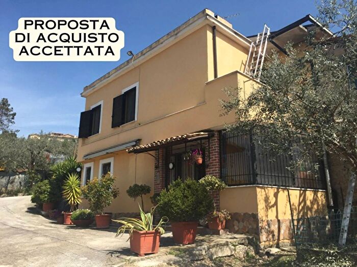 Casa quadrilocale in vendita in Via Collecarino Arpino Frosinone, Arpino