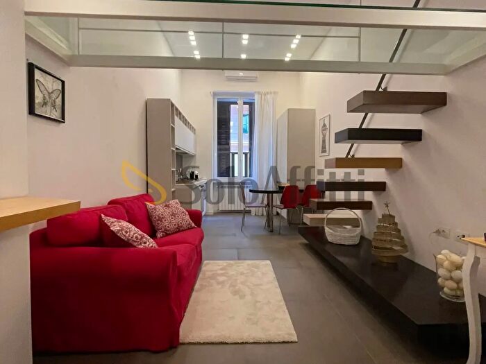 Appartamento bilocale in affitto in Via Santa Lucia, Napoli