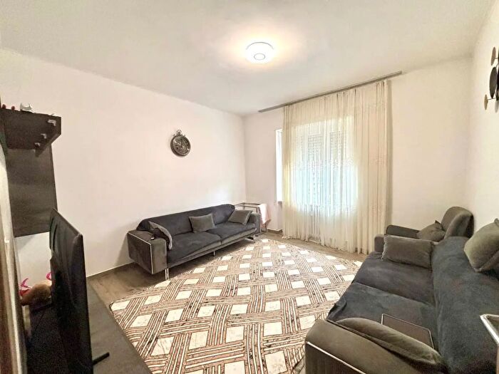 Appartamento con 6 locali in vendita in Viale Brigate Ravenna, Alessandria