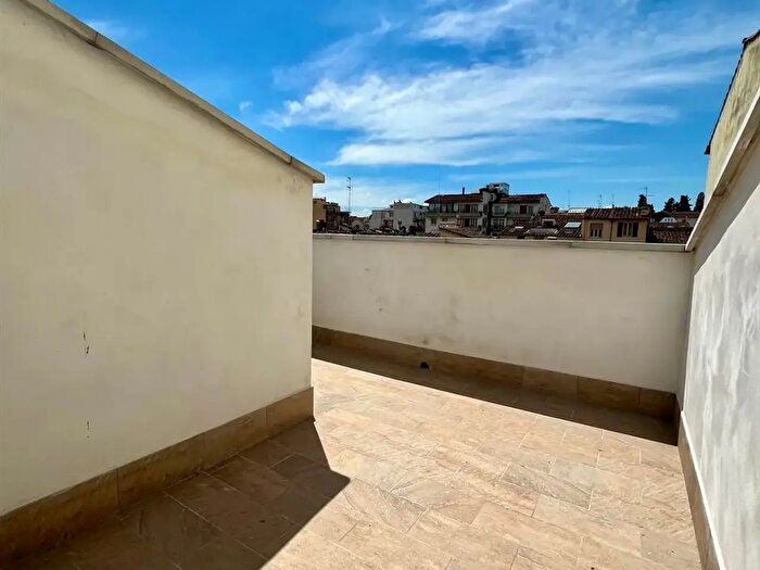 Appartamento con 5 locali in vendita in Firenze