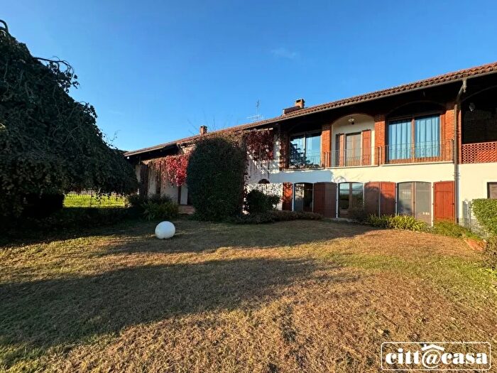 Casa con 8 locali in vendita in Verolengo