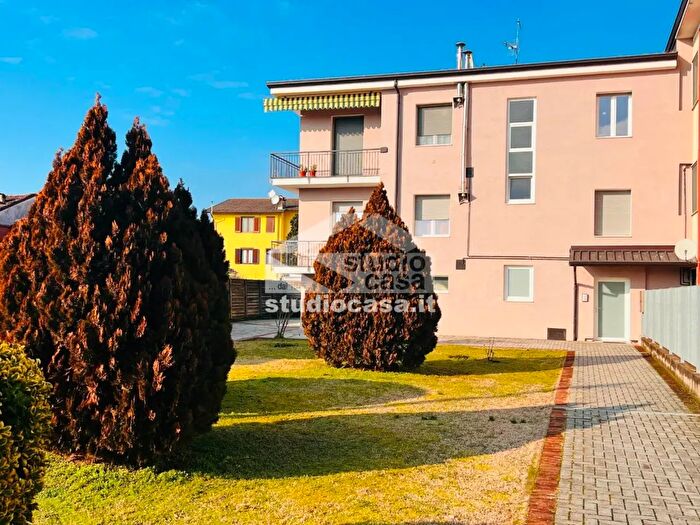 Appartamento trilocale in vendita in Via Europa, Bagnolo Cremasco