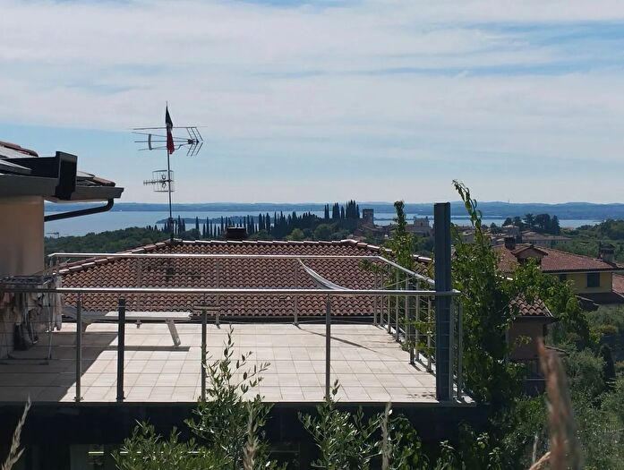 Casa quadrilocale in vendita in Via Lago Lucone, Polpenazze