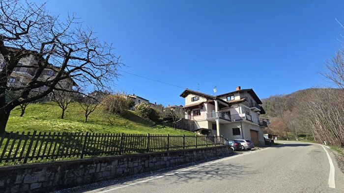 Casa con 7 locali in vendita in Via Roma Fiavina Netro Biella Piemonte Italia, Netro