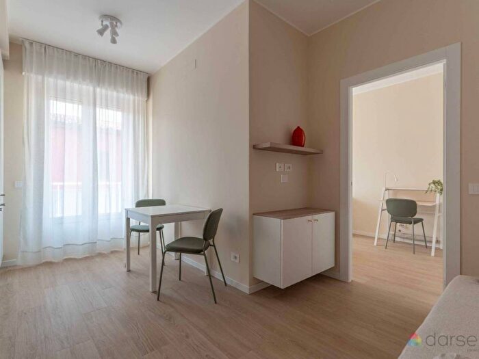 Appartamento trilocale in affitto in Via Ambrogio Binda, Barona, Milano