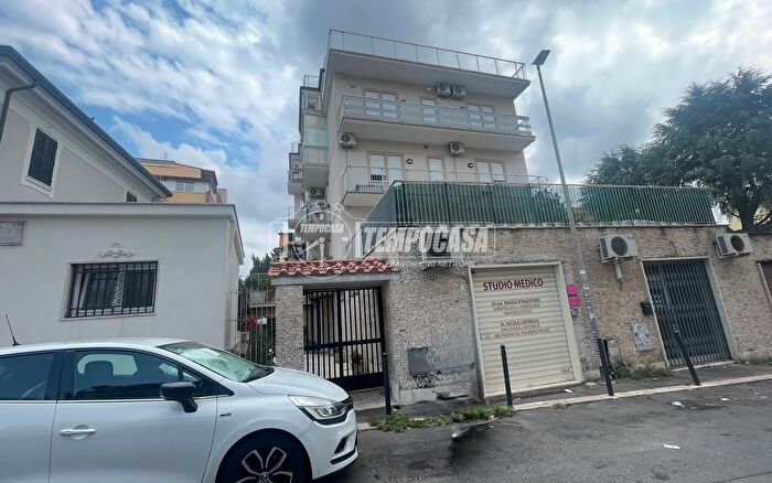 Appartamento trilocale in vendita in Via Fratelli Gualandi, Roma