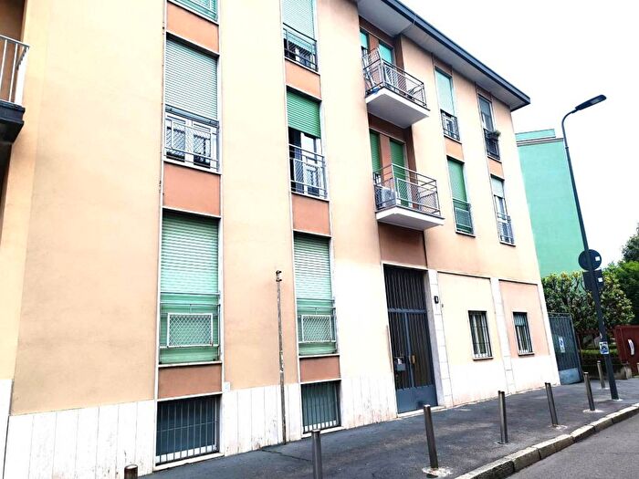 Appartamento trilocale in affitto in Via Giovanni della Casa, Certosa, Milano