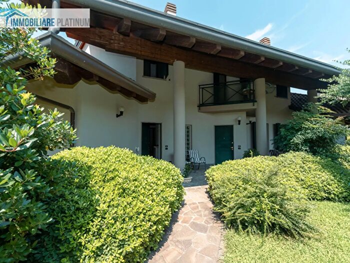 Casa con 5 locali in vendita in Lissone