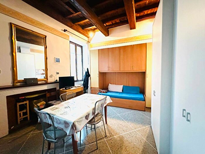 Appartamento trilocale in affitto in Via Giuseppe Garibaldi, Centro Storico, Ferrara