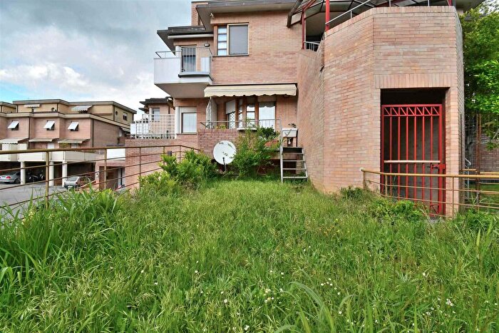 Appartamento quadrilocale in vendita in Viale Bracci, Siena