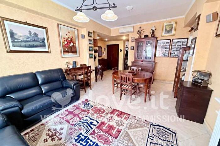 Appartamento quadrilocale in vendita in Via Raffaele Sorbi, Roma