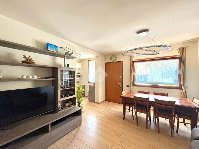 Casa quadrilocale in vendita in Via Piave, Adro