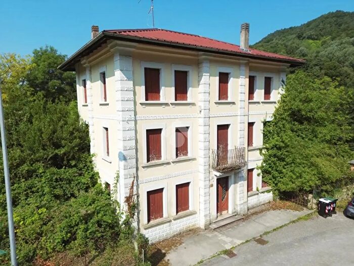 Casa con 10 locali in vendita in Via Paludea, Castelnovo Del Friuli