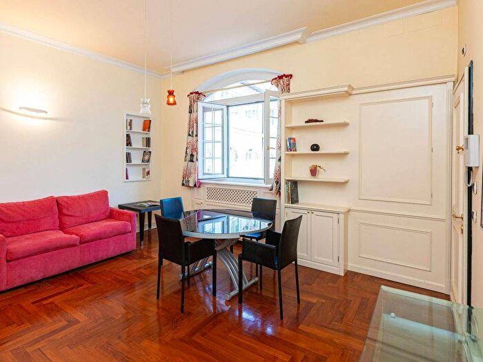 Appartamento trilocale in affitto in Via Baccina, Monti, Roma