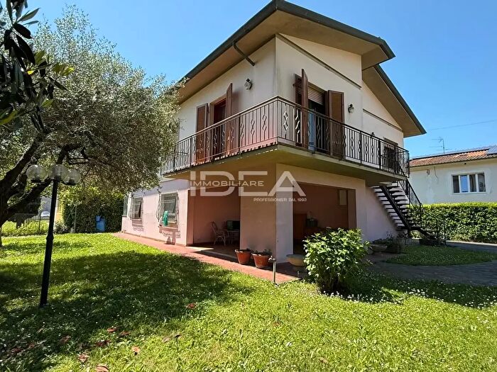 Casa con 5 locali in vendita in Via del Bozzo Traversa I, Lucca