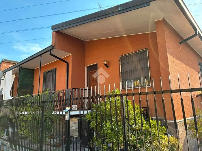 Casa quadrilocale in vendita in Via Amerigo Vespucci, Corbetta