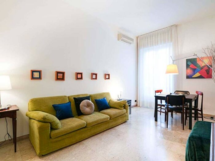 Appartamento trilocale in affitto in Via dei Pellegrini, Quadronno Crocetta, Milano