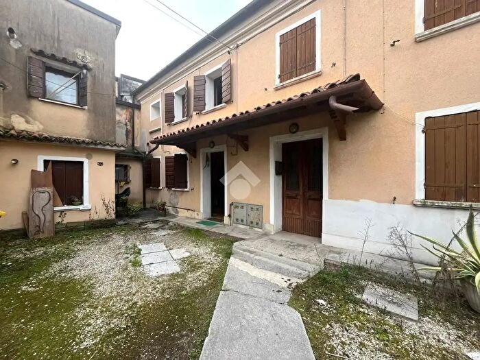 Casa trilocale in vendita in Via Dante Alighieri, Spresiano