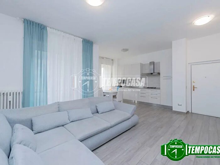 Appartamento quadrilocale in vendita in Via Palmiro Togliatti, Locate Di Triulzi