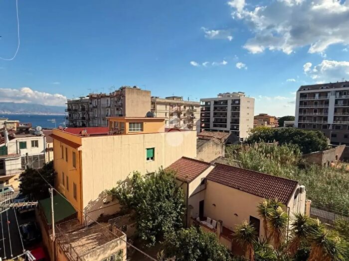 Appartamento trilocale in vendita in Via Francesco Miceli, Messina