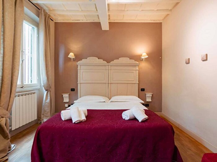 Appartamento trilocale in affitto in Via delle Pinzochere, Santa Croce, Firenze