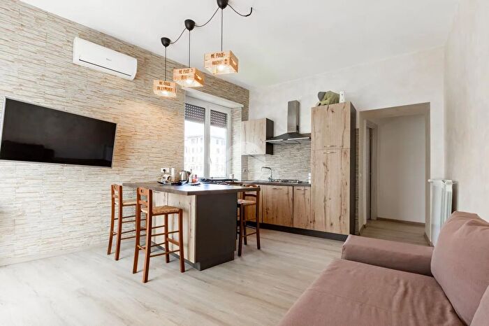 Appartamento trilocale in vendita in Via Ostiense, Roma