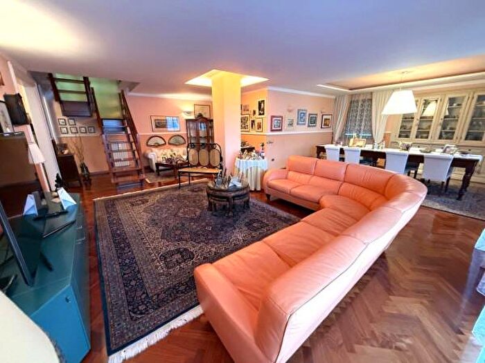 Appartamento con 6 locali in vendita in Via Roma, Macerata