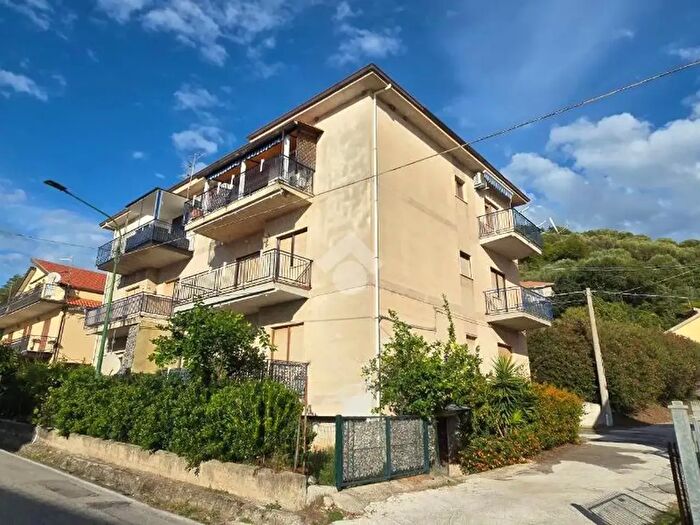 Appartamento quadrilocale in vendita in Via dello Sporgente, Ascea